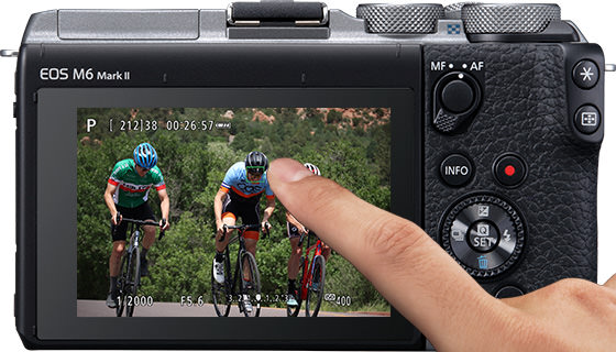 开启触摸快门，手指点击屏幕上需要对焦的位置就能完成对焦及拍摄